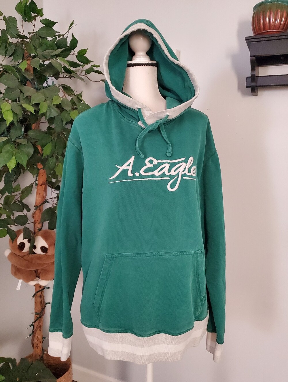 AMERICAN EAGLE Embroidered Contrast Trim Heavy Hoodie L